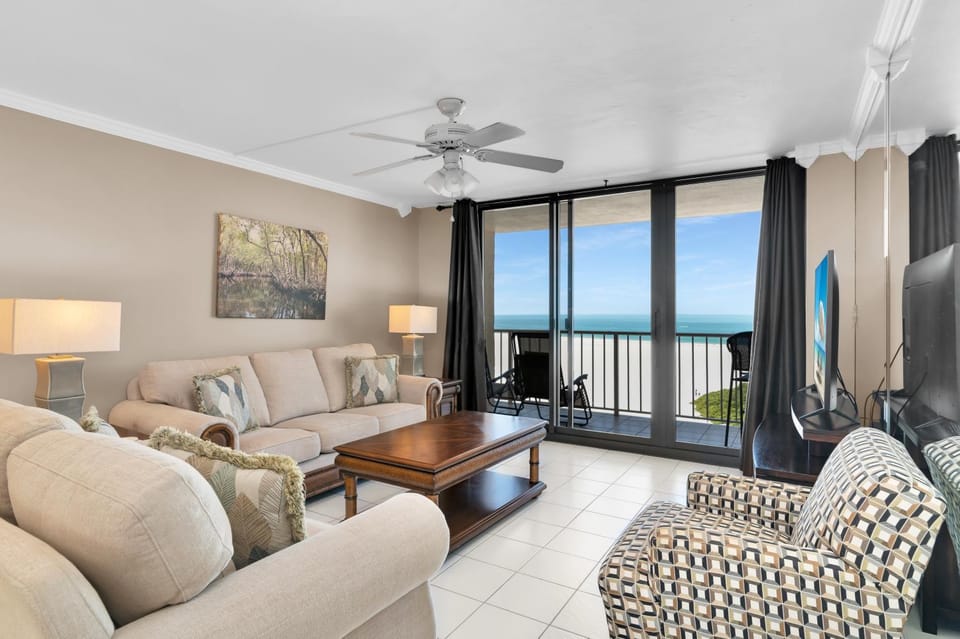 Beachfront Stay with Stunning Gulf Views Apartment in Marco Island