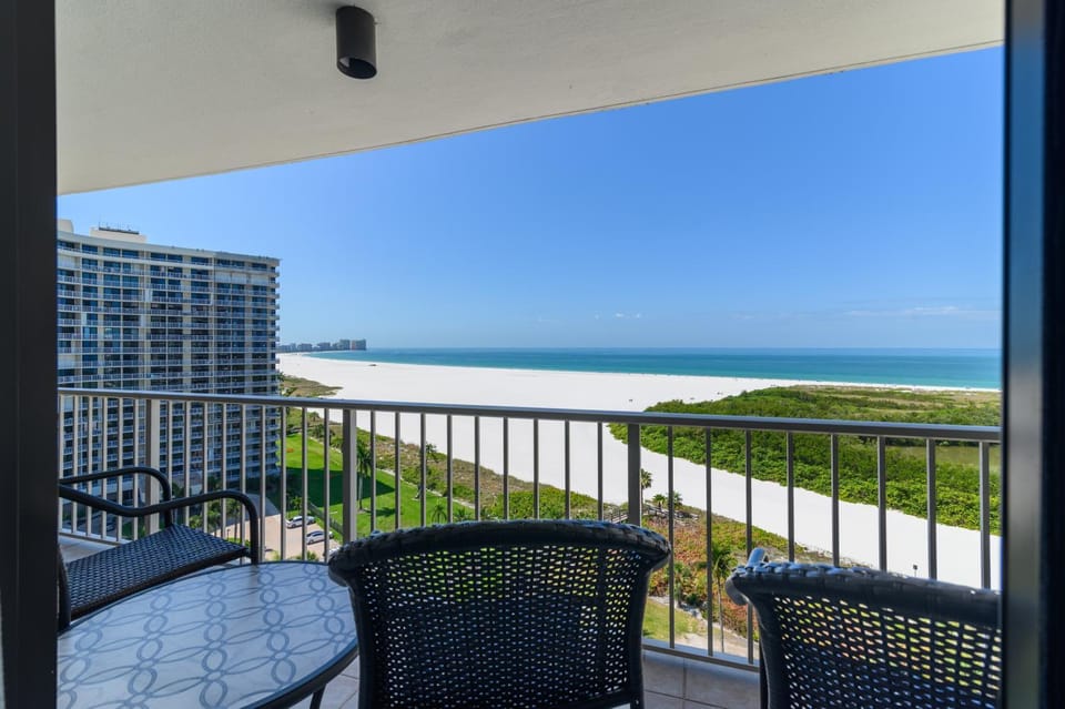 Beachfront Stay with Stunning Gulf Views Apartment in Marco Island
