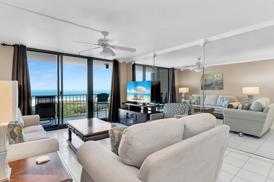 Beachfront Stay with Stunning Gulf Views Apartment in Marco Island