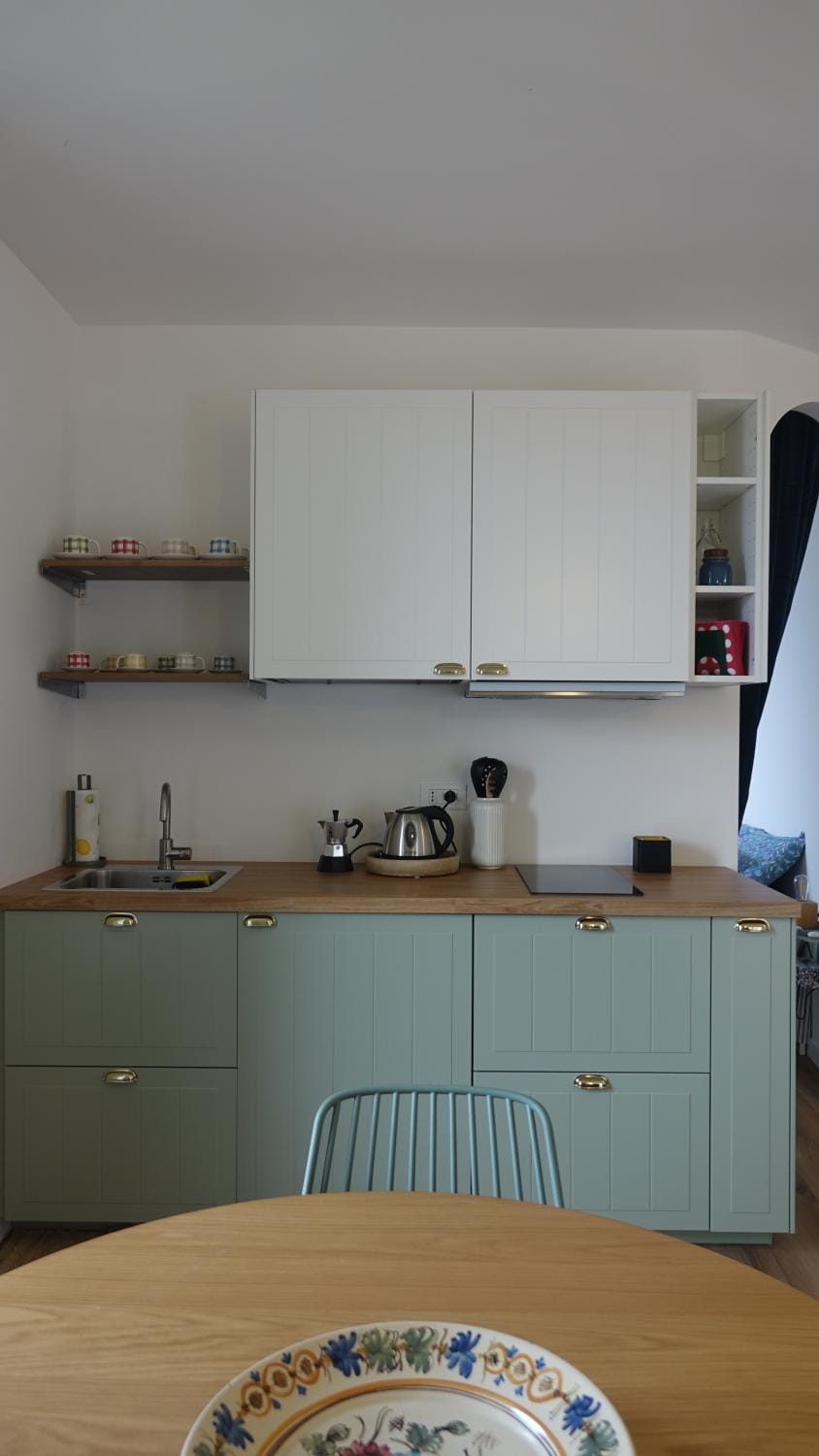 Coffee/tea facilities, heating, oven, kitchen