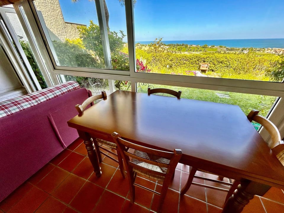 BILO BELVEDERE SX - Bilocale con giardino, wifi e vista mare Apartment in Marche