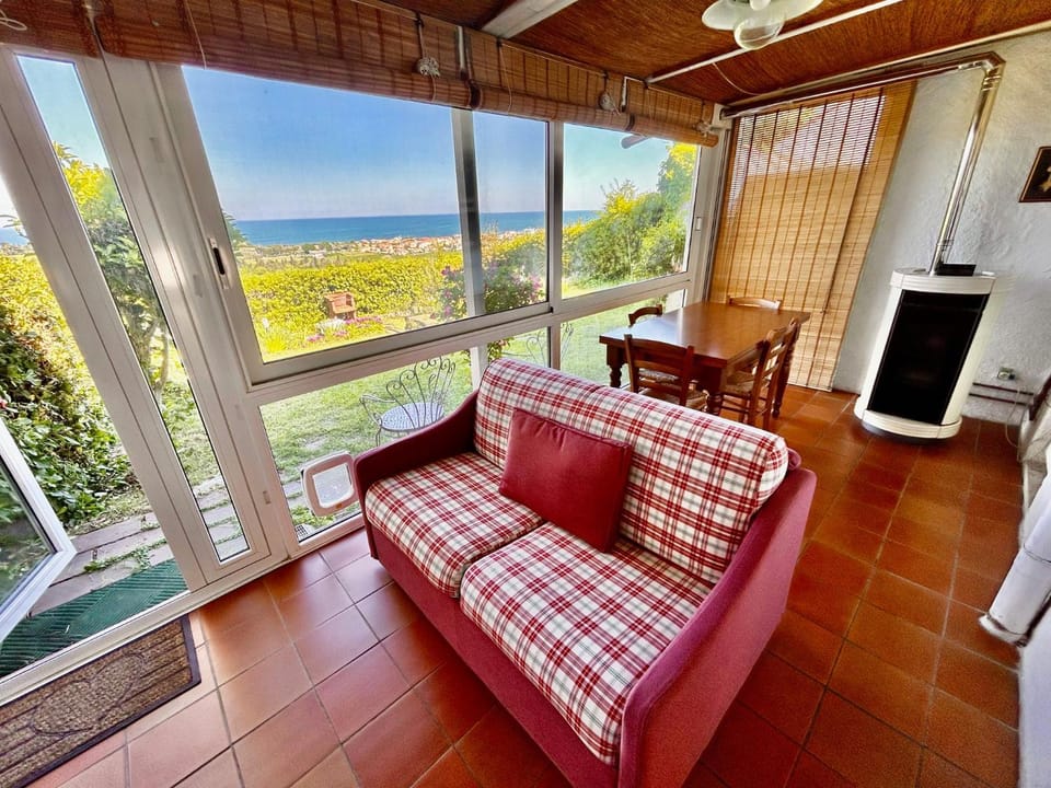 BILO BELVEDERE SX - Bilocale con giardino, wifi e vista mare Apartment in Marche