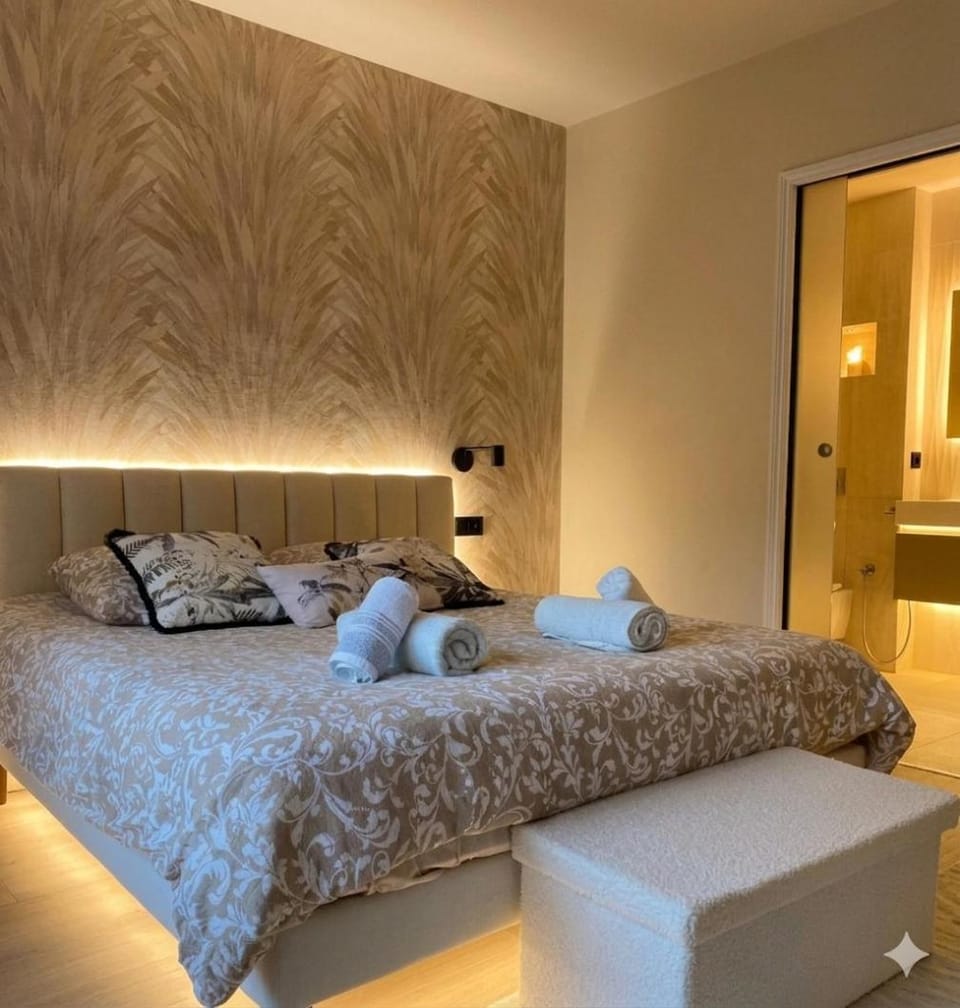 Villa ROUGE de Luxe à Mougins Piscine privée Espace Bien-être Villa in Mougins