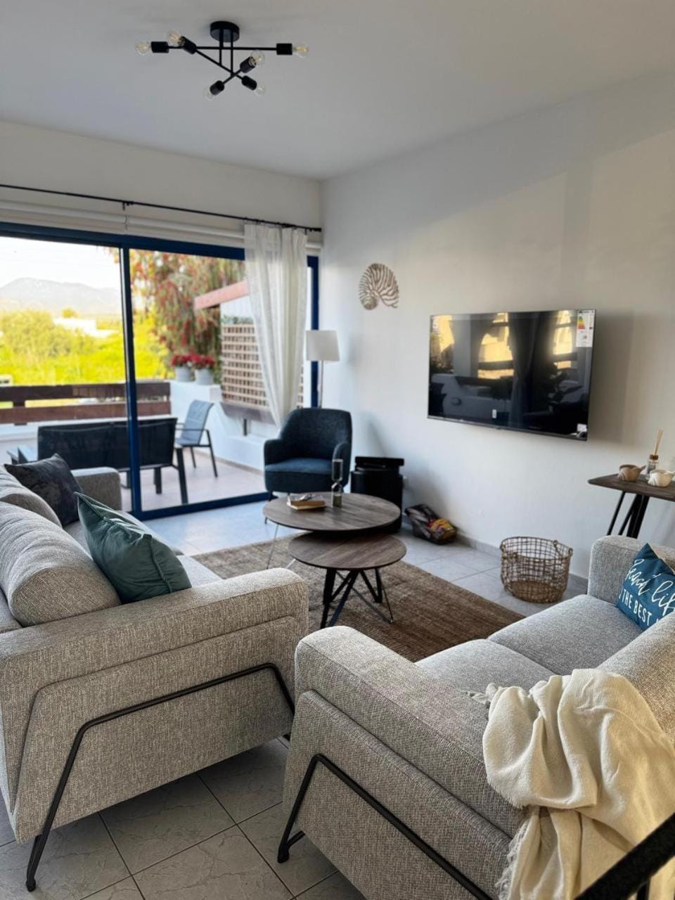 Communal lounge/ TV room