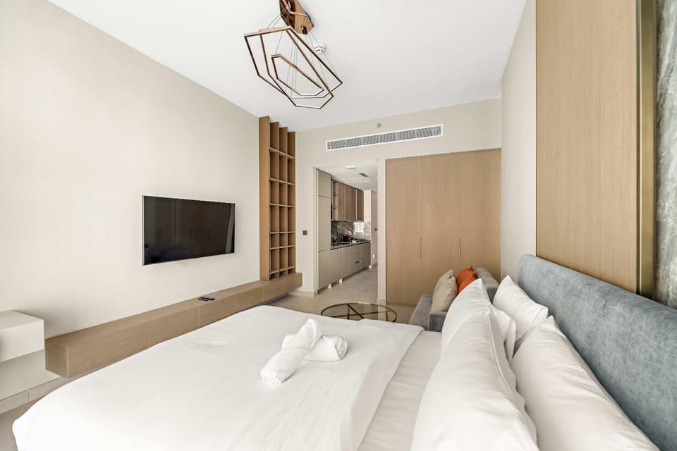 High-end studio with rooftop pool and gym Apartment in Dubai