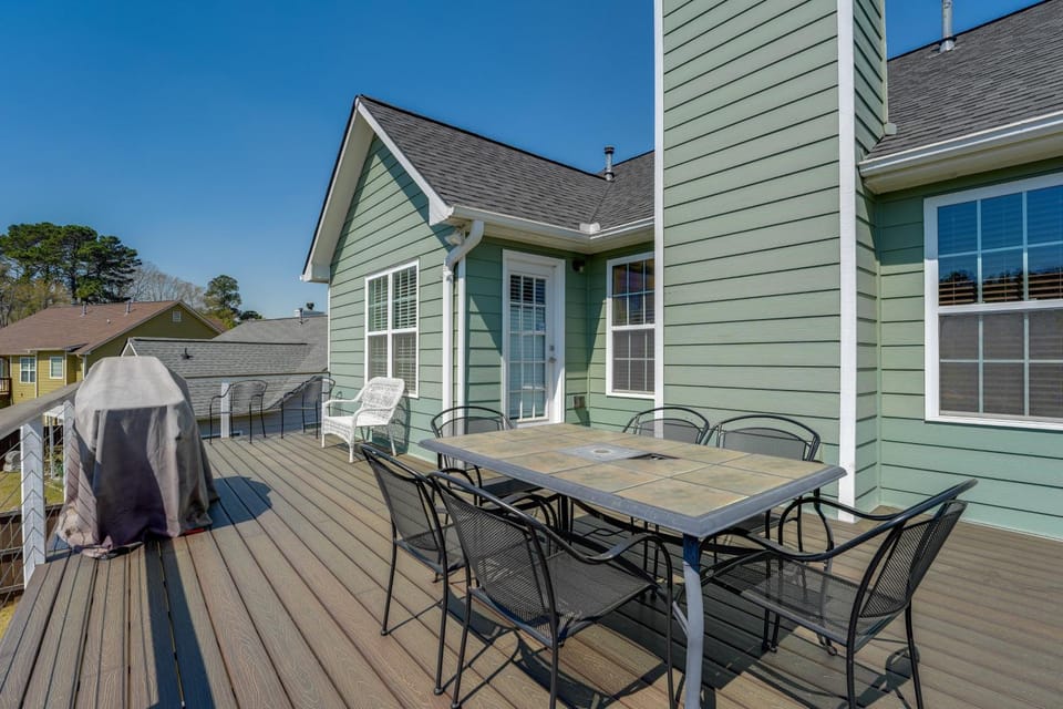 Modern 6BR Haven with Playroom, Gym, Deck House in Cartersville