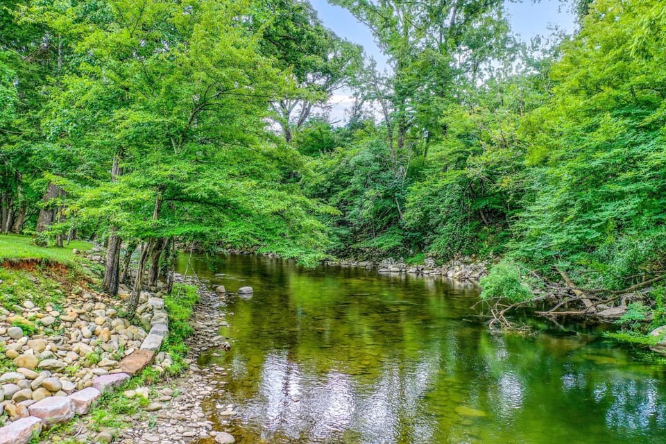 Riverside Chalet in Townsend