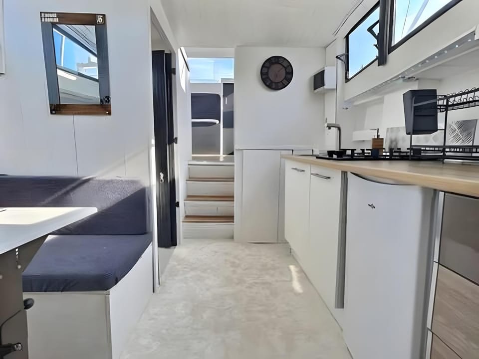 Property building, Kitchen or kitchenette, Living room