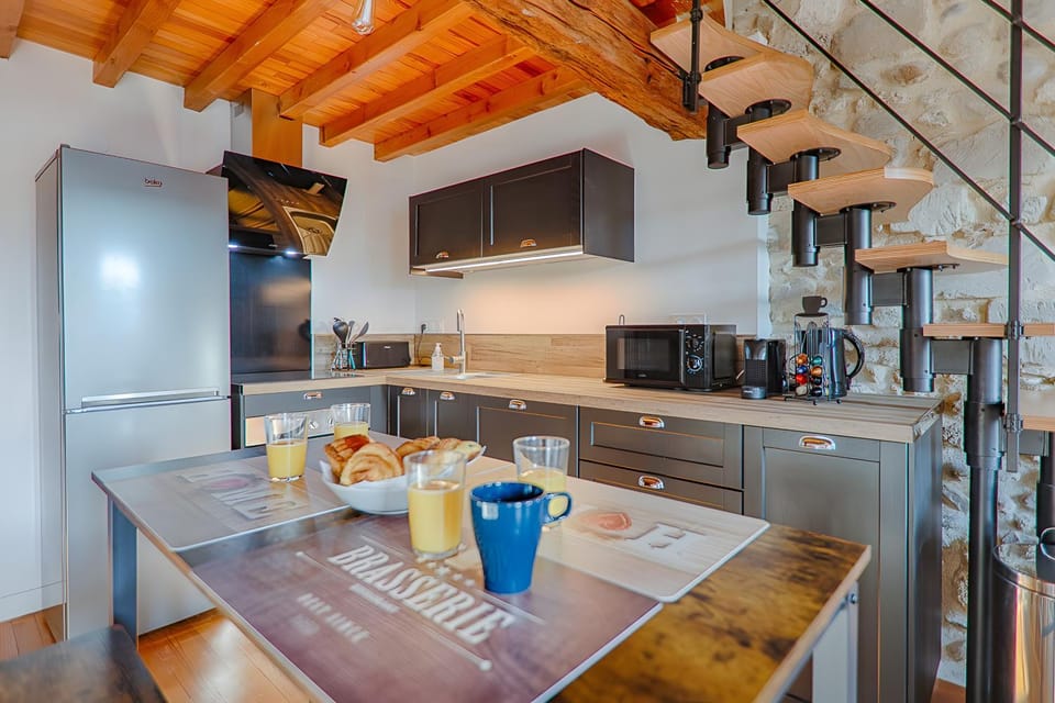 Property building, Kitchen or kitchenette, Living room