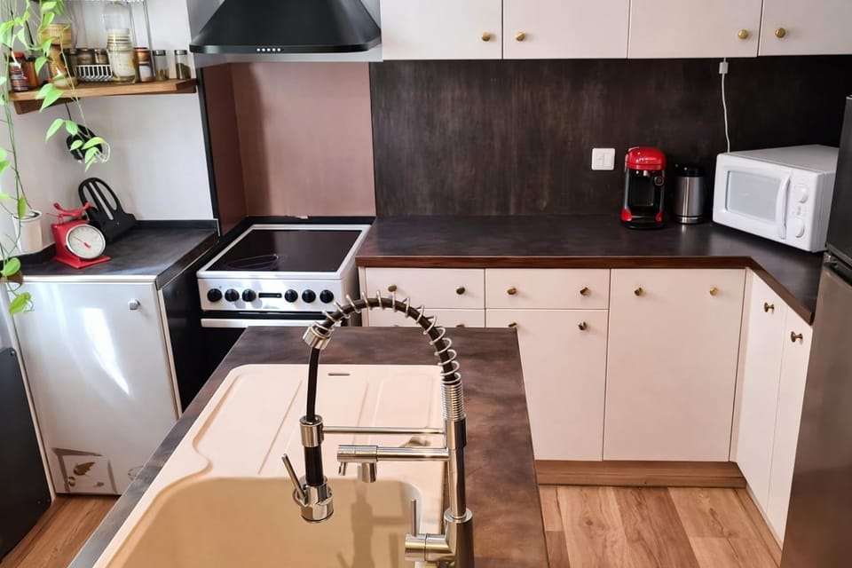Kitchen or kitchenette, Living room