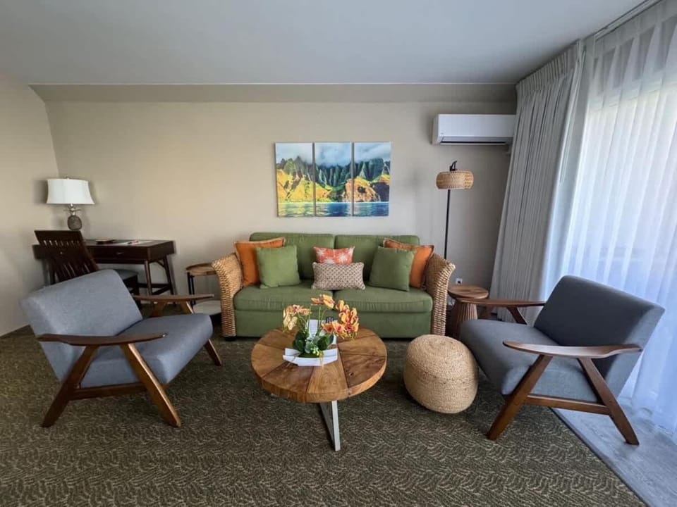 Relaxing Ocean View Condo Pono Kai Resort E102 House in Kapaa