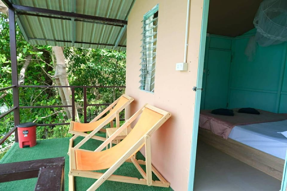 Phi Phi Oceanview Hill Bungalows Bed and Breakfast in Krabi Changwat