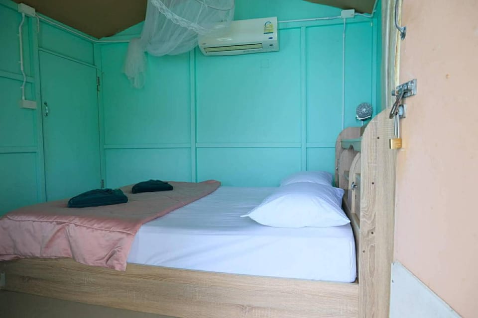 Phi Phi Oceanview Hill Bungalows Bed and Breakfast in Krabi Changwat