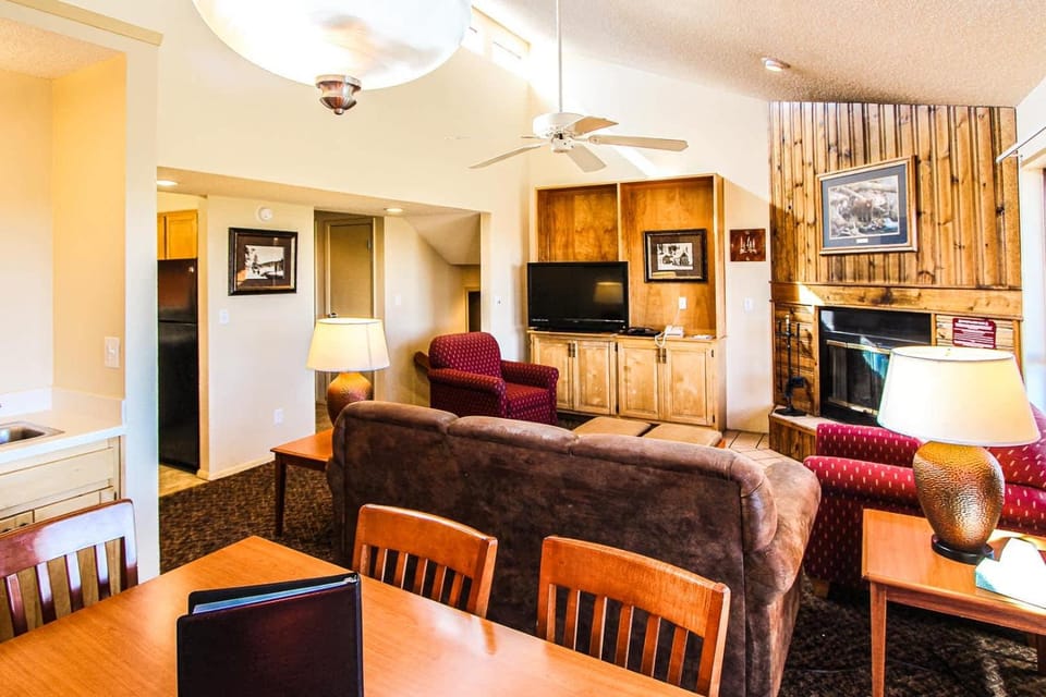 Crown Point Condominiums - 2 Bedroom Suite w Balcony Apartment in Ruidoso