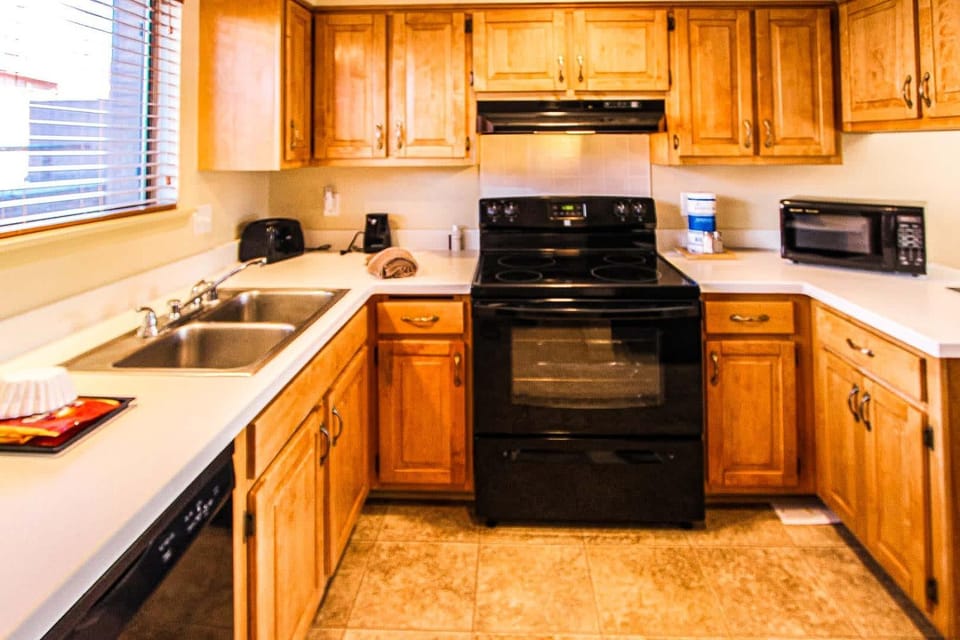 Crown Point Condominums - 3 Bedroom Suite w Balcony Apartment in Ruidoso