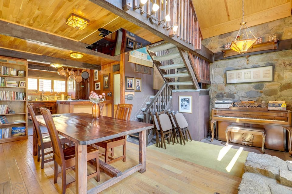 Historical Mtn-View Getaway w/ Hot Tub in Sandy! House in Sandy