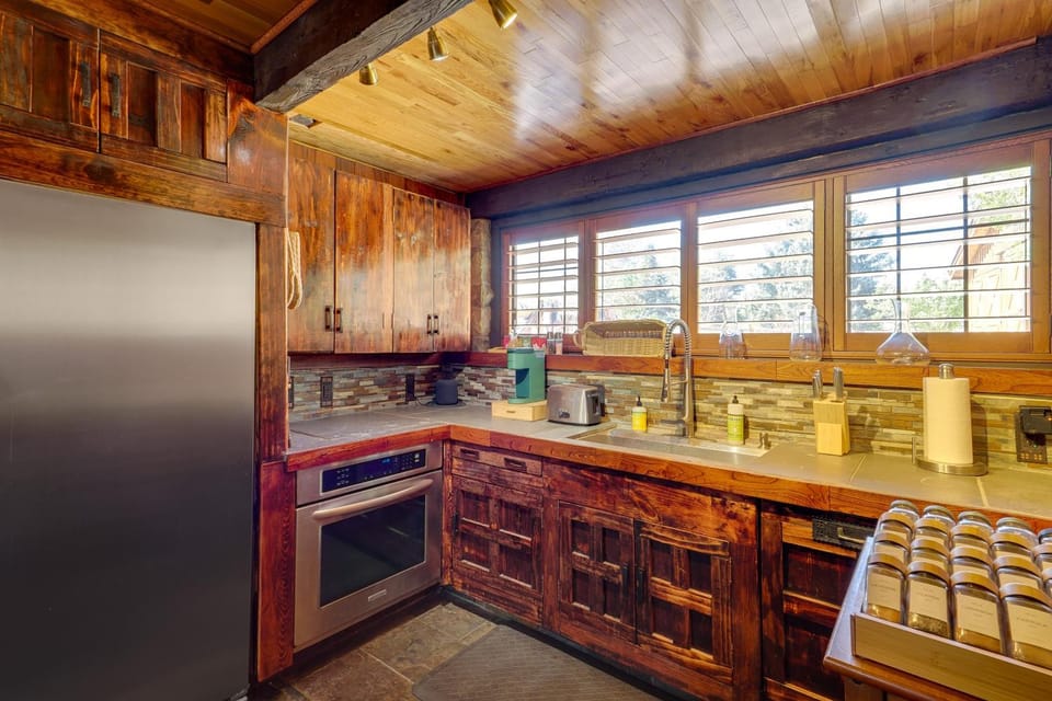 Historical Mtn-View Getaway w/ Hot Tub in Sandy! House in Sandy