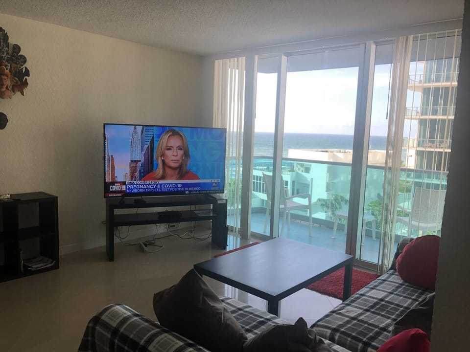 2 bedroom, 2 bathroom apartment at Sian Residences, ocean view! Apartment in Hollywood Beach