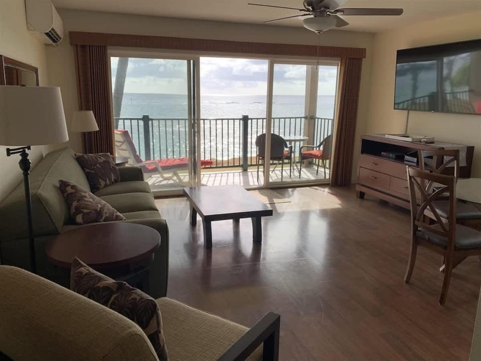 Unbeatable Ocean Front Condo Pono Kai Resort C302 House in Kapaa