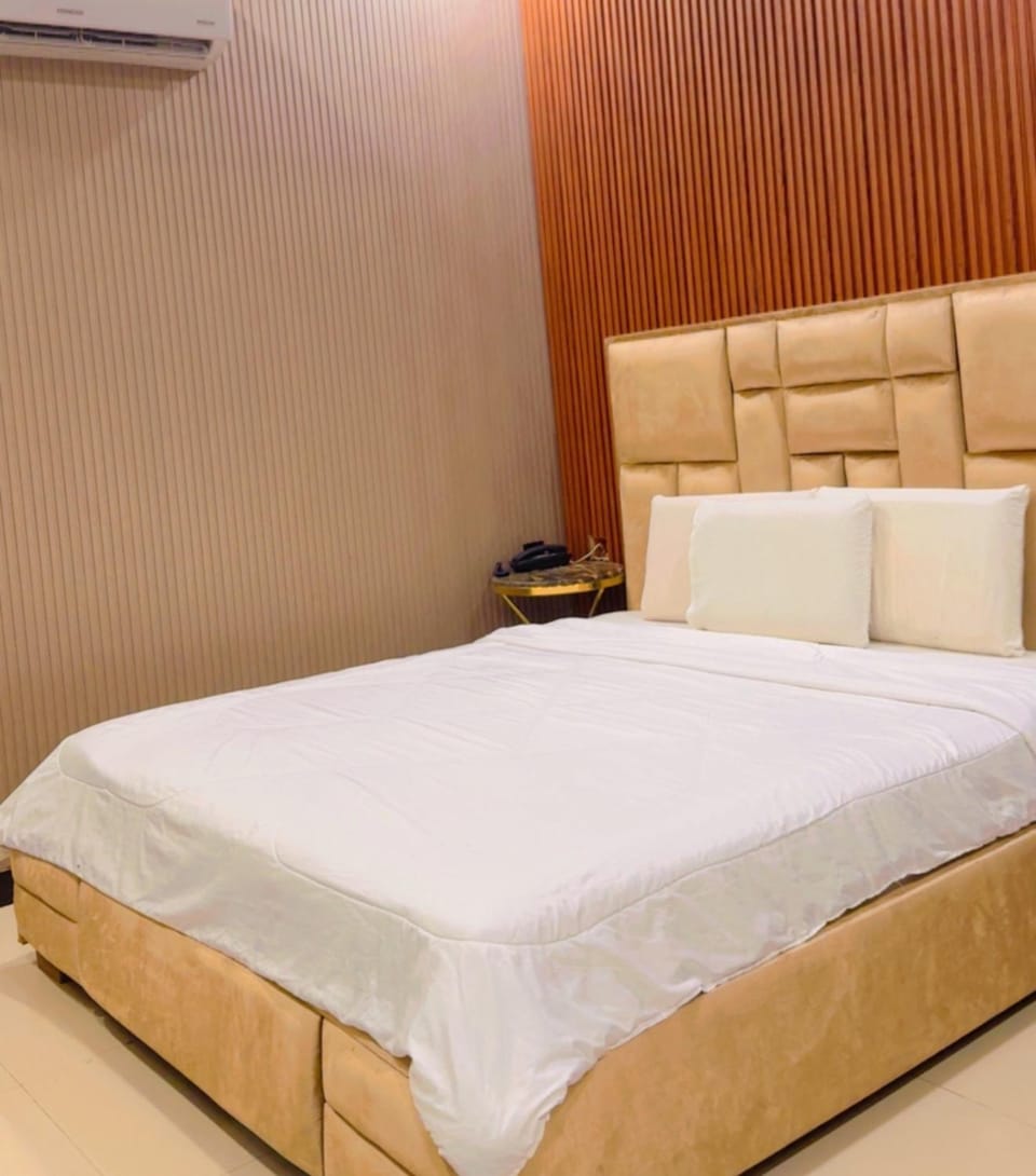 Sapphire Guest House Bed and Breakfast in Karachi