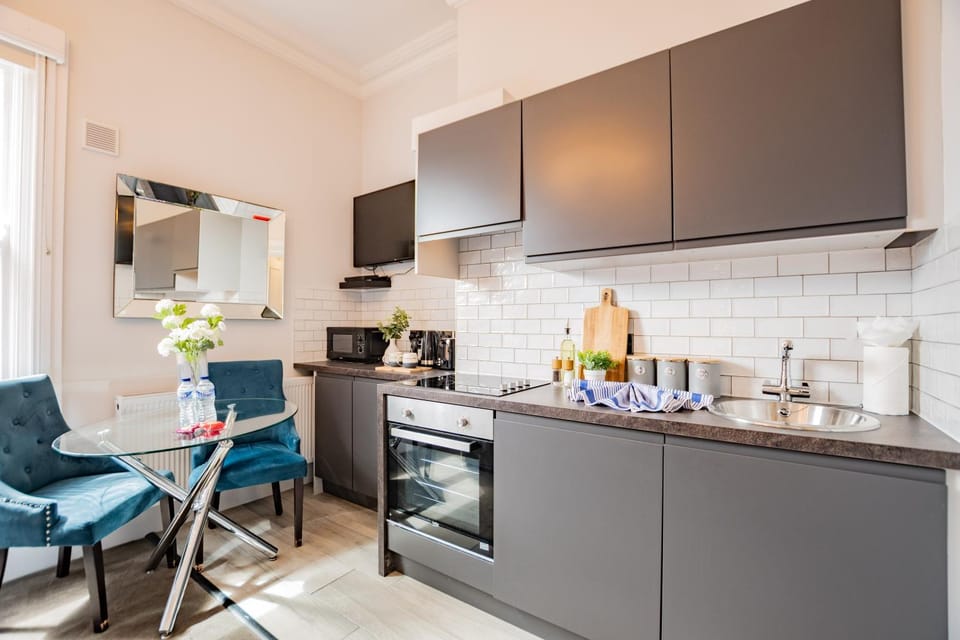 Dining area, kitchen