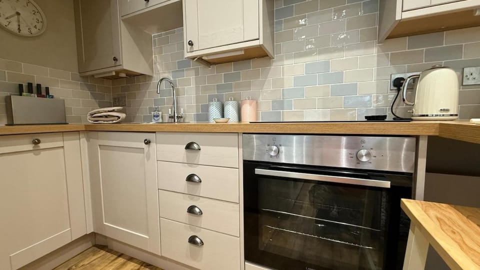 Townhouse, Sleeps 4 - 2 Min Walk to The Harbour! House in Ilfracombe
