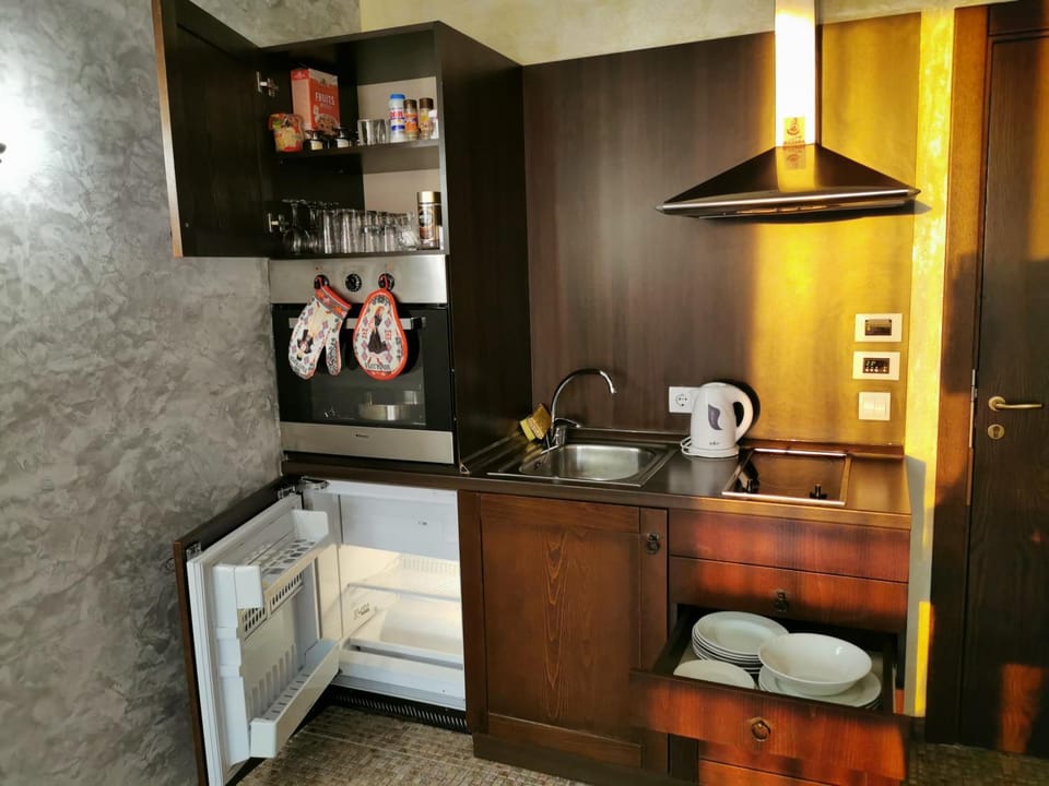 Kitchen or kitchenette