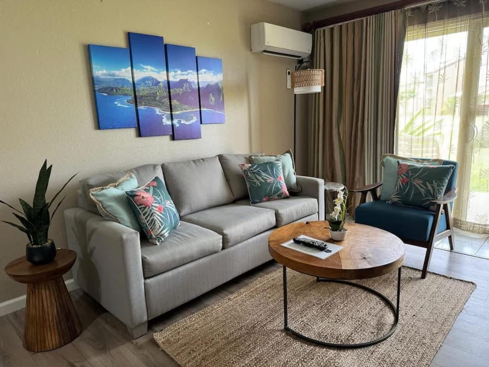 2 Bedroom OceanView Condo Pono Kai Resort E103 House in Kapaa