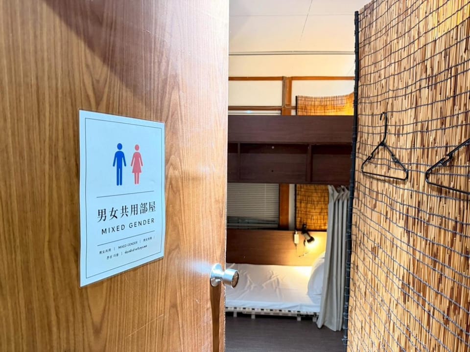 Bed, Property logo or sign, Photo of the whole room, Bedroom, bunk bed