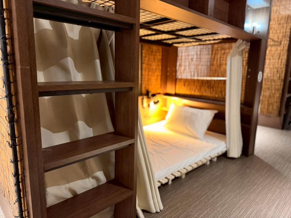Bed, Photo of the whole room, bunk bed