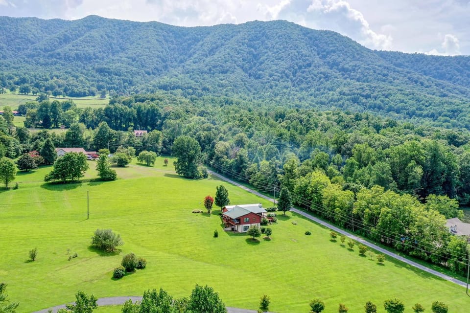 Forever View Chalet in Sevier County