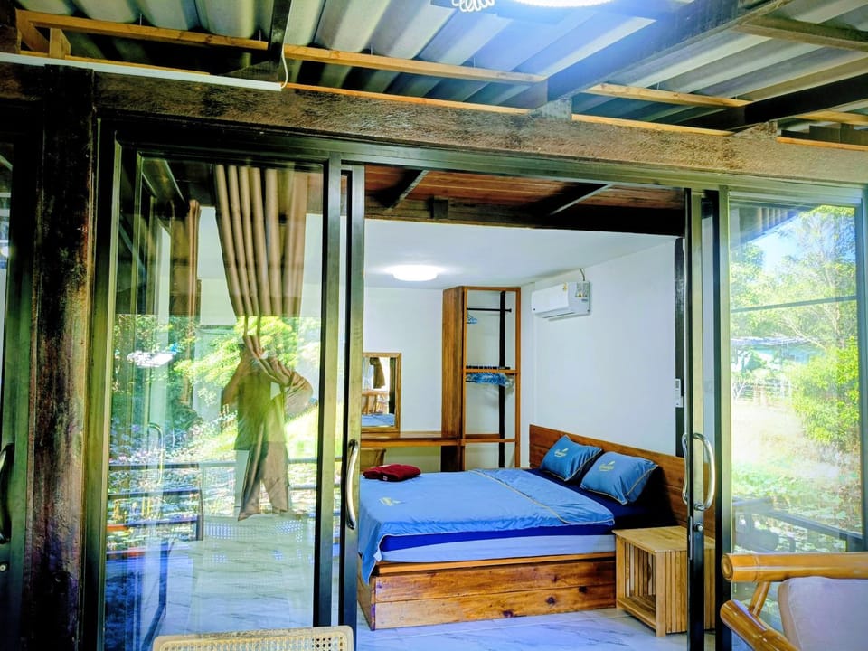 Lake side villa House in Ban Tai