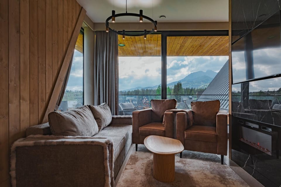 Natural landscape, TV and multimedia, Kitchen or kitchenette, Living room, Seating area, Mountain view