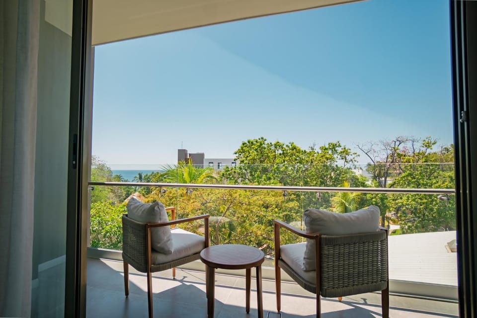The Nomad Work & Stay in Surf City Apartment in Santa Tecla