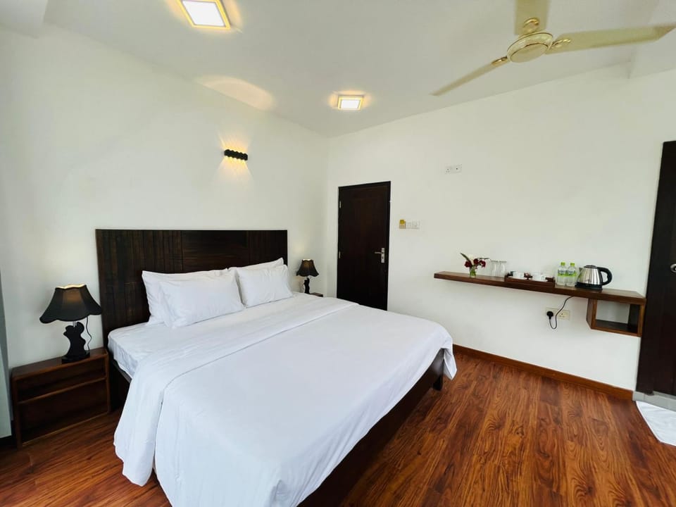 Bed, Coffee/tea facilities, Photo of the whole room, fireplace