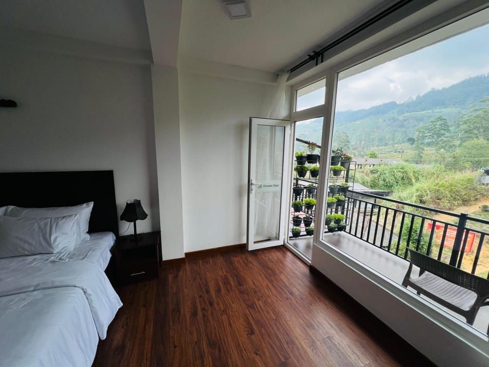Balcony/Terrace, Mountain view