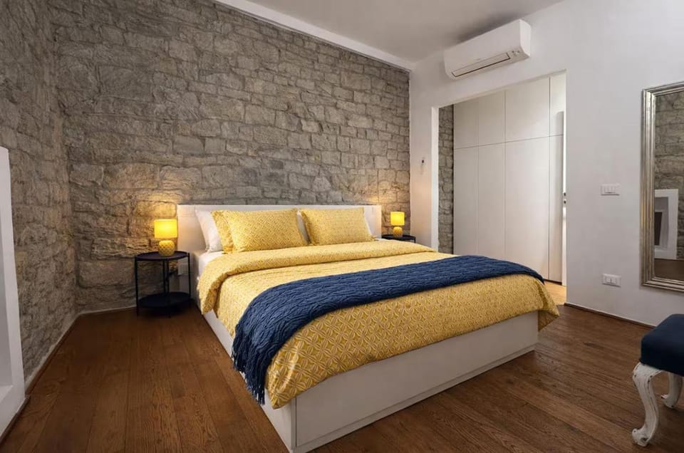 Bedroom, wardrobe