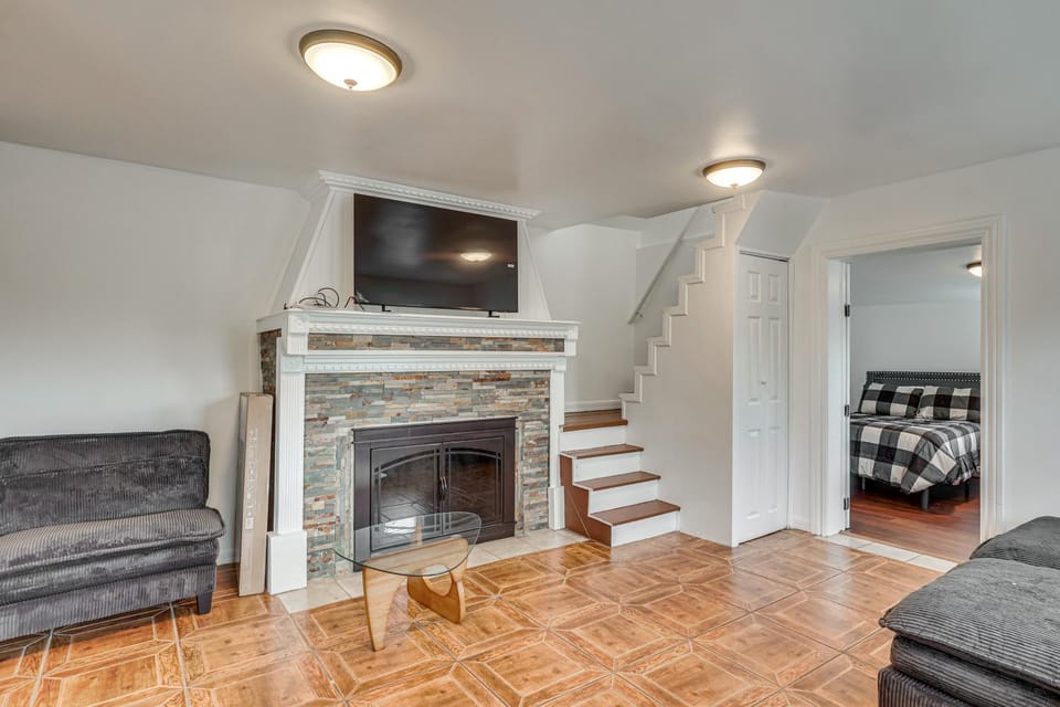 Nature & City Access! Family Home in North Jersey House in Wayne