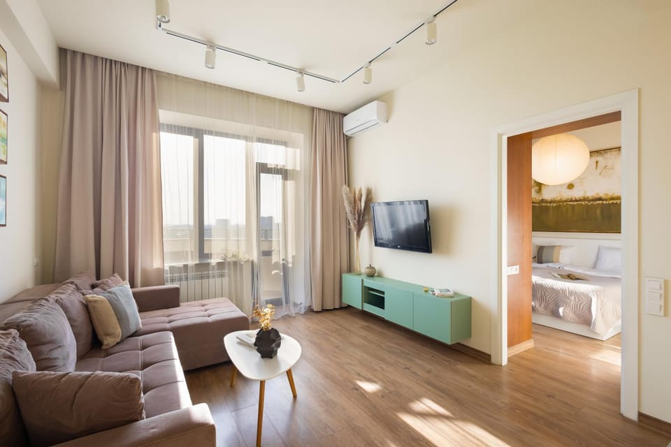 TV and multimedia, Living room, Photo of the whole room, Seating area, Evening entertainment