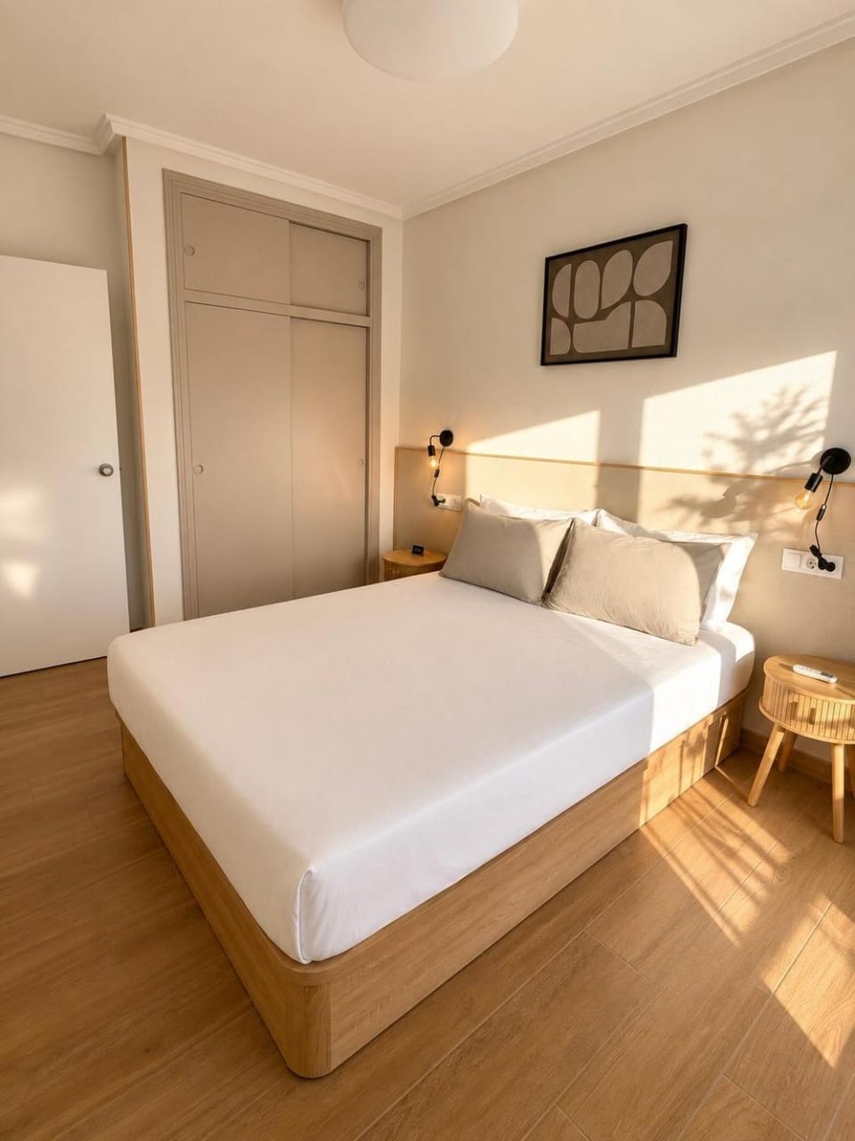 Bed, Balcony/Terrace, Photo of the whole room, Bedroom, furniture, wardrobe, laundry, air conditioner