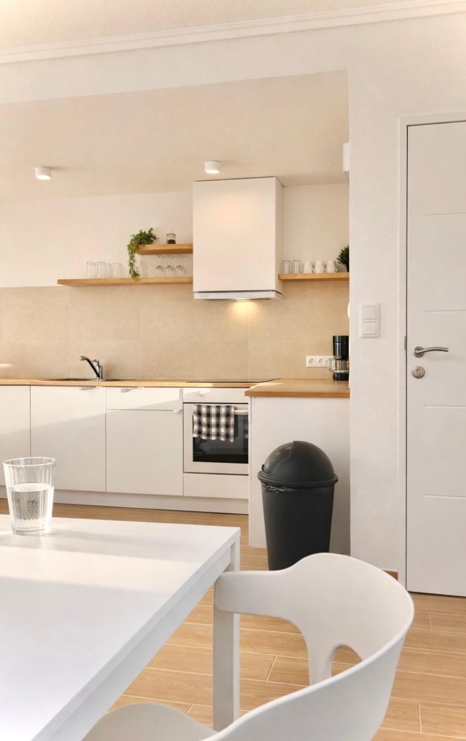 Kitchen or kitchenette, Living room, Seating area, Dining area, kitchen
