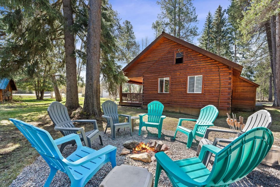 Glacier Cabins Cabin in Martin City