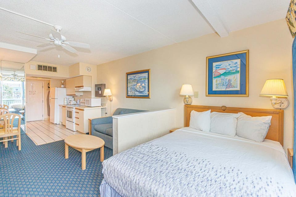 Oceanfront Adventure Near SkyWheel-Yachtsman 403B House in Myrtle Beach