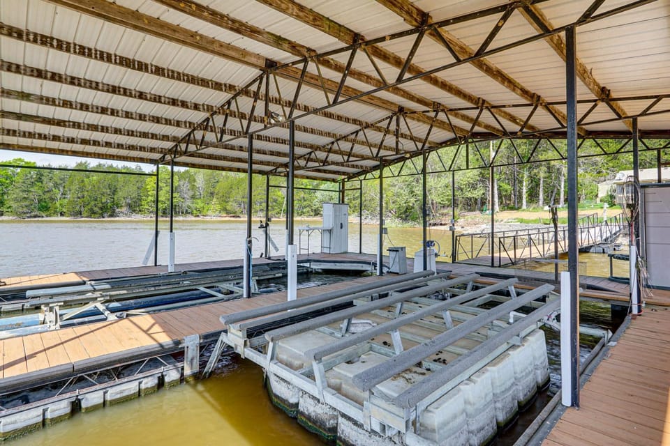 Property Windy Cove Waterfront Reserve House in Ozark Mountains