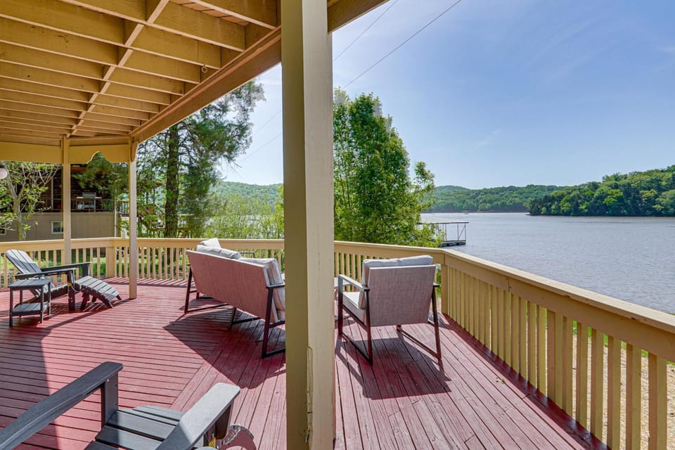 Property Windy Cove Waterfront Reserve House in Ozark Mountains