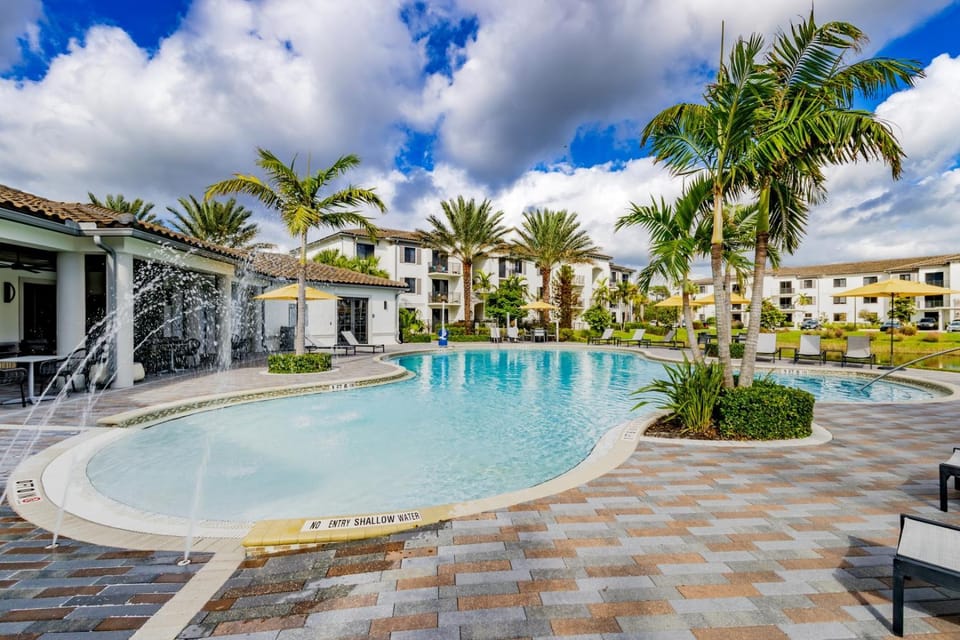 1BR Condo in Fort Myers | Pool + Gym + BBQ Apartment in Lee County