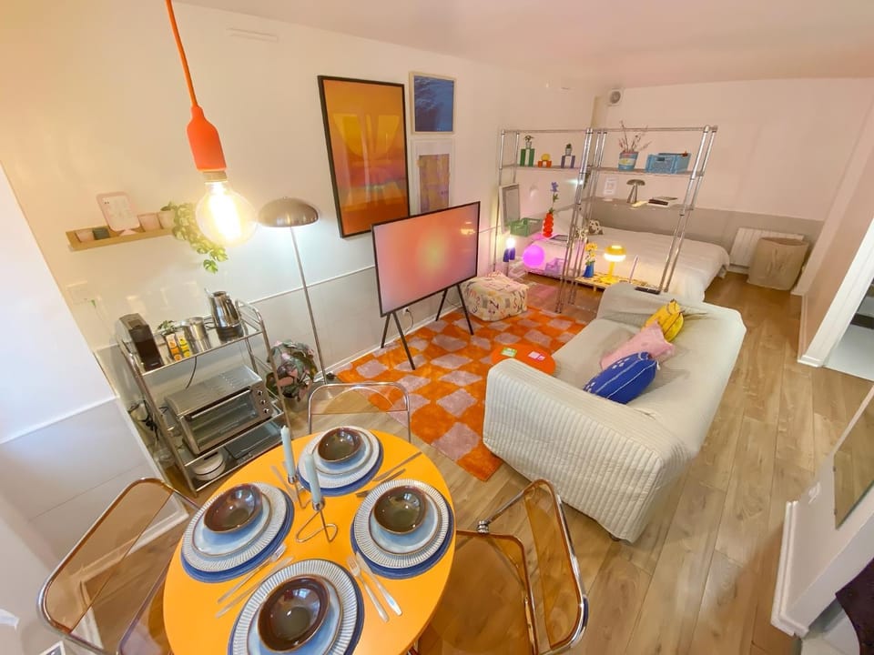 Living room, Dining area