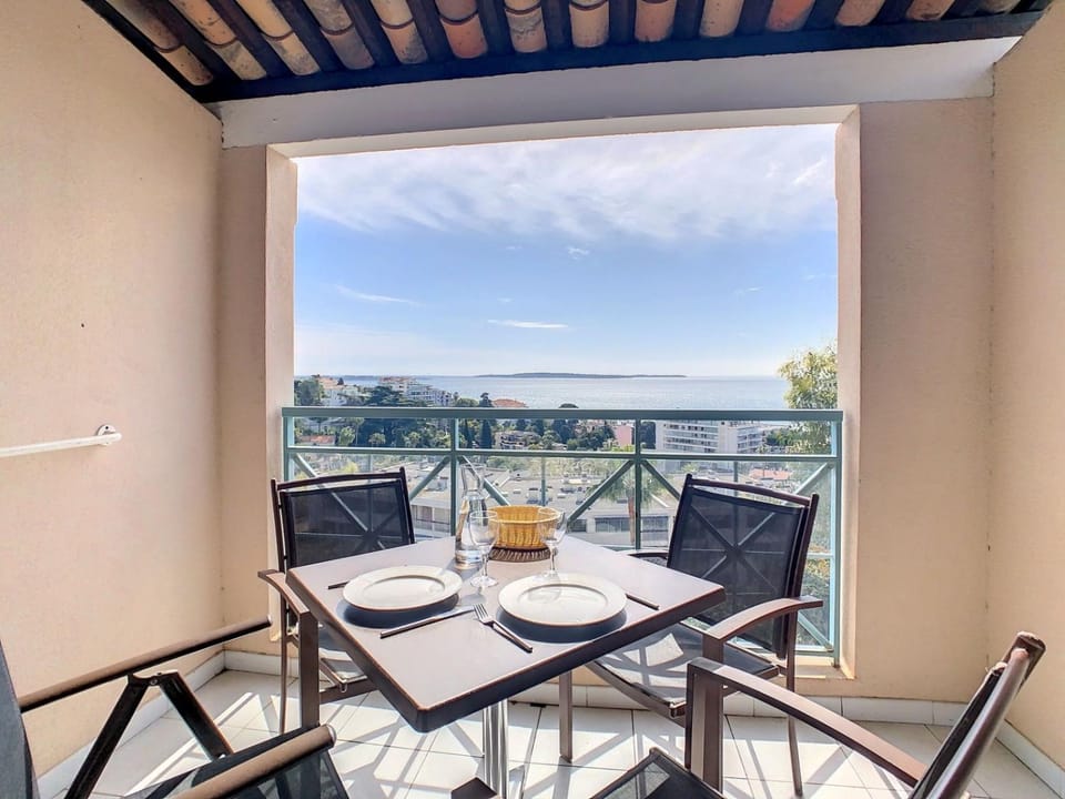Patio, Day, Natural landscape, View (from property/room), Balcony/Terrace, Sea view
