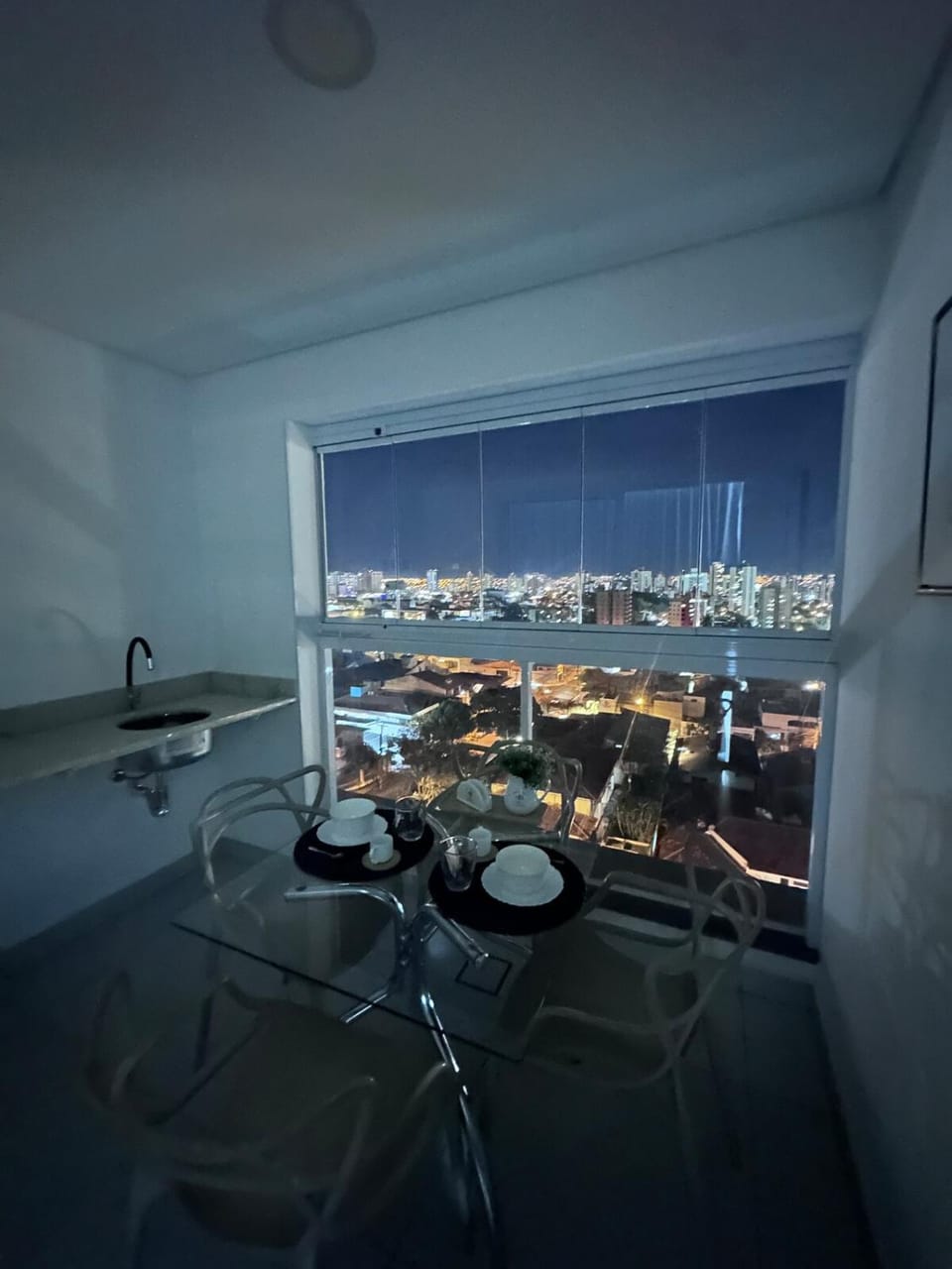Dining area, City view