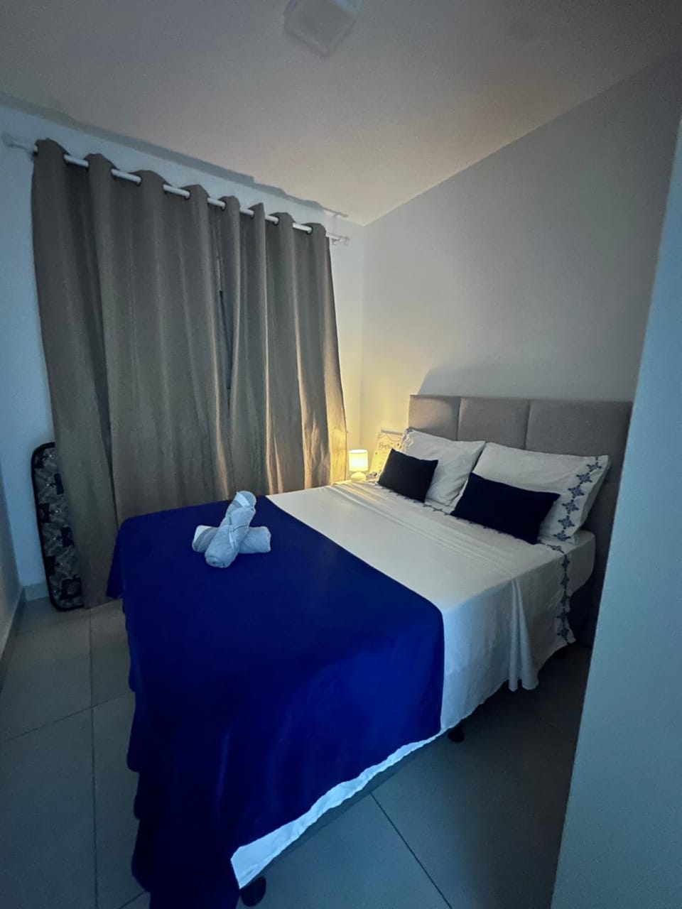 Bedroom, towels